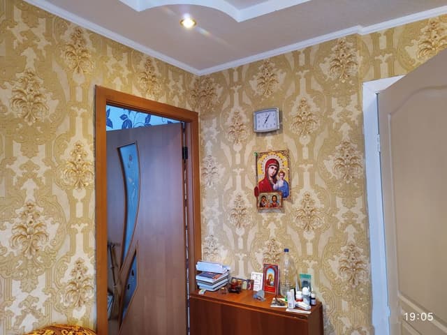Двокімнатна квартира з автономним опаленням і меблями