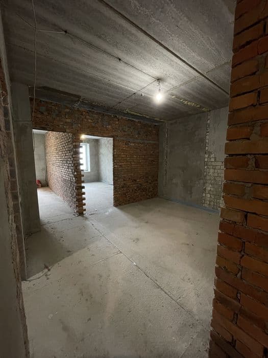 3 кімнатна Квартира 82 кв м, комірка, пр.Миру. Власник