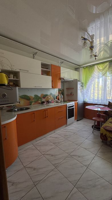Ідеальна квартира з гаражем, парковкою і меблями